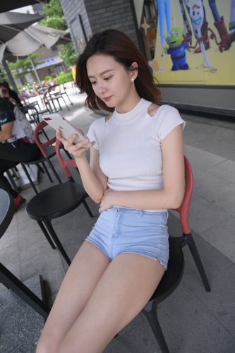 短发牛仔的漂亮女生【2.4G】-虎哥图库