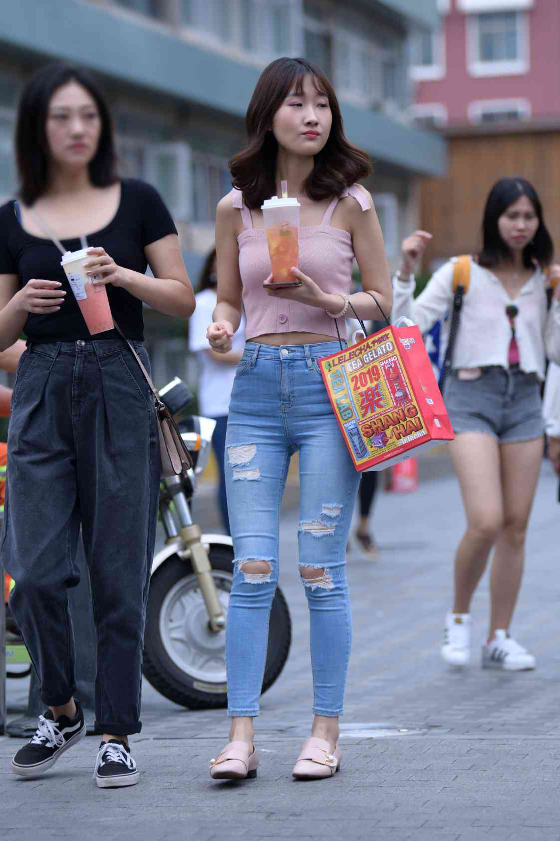 图片[2]-【免费】紧身牛仔裤女生【18P】04014-虎哥图库