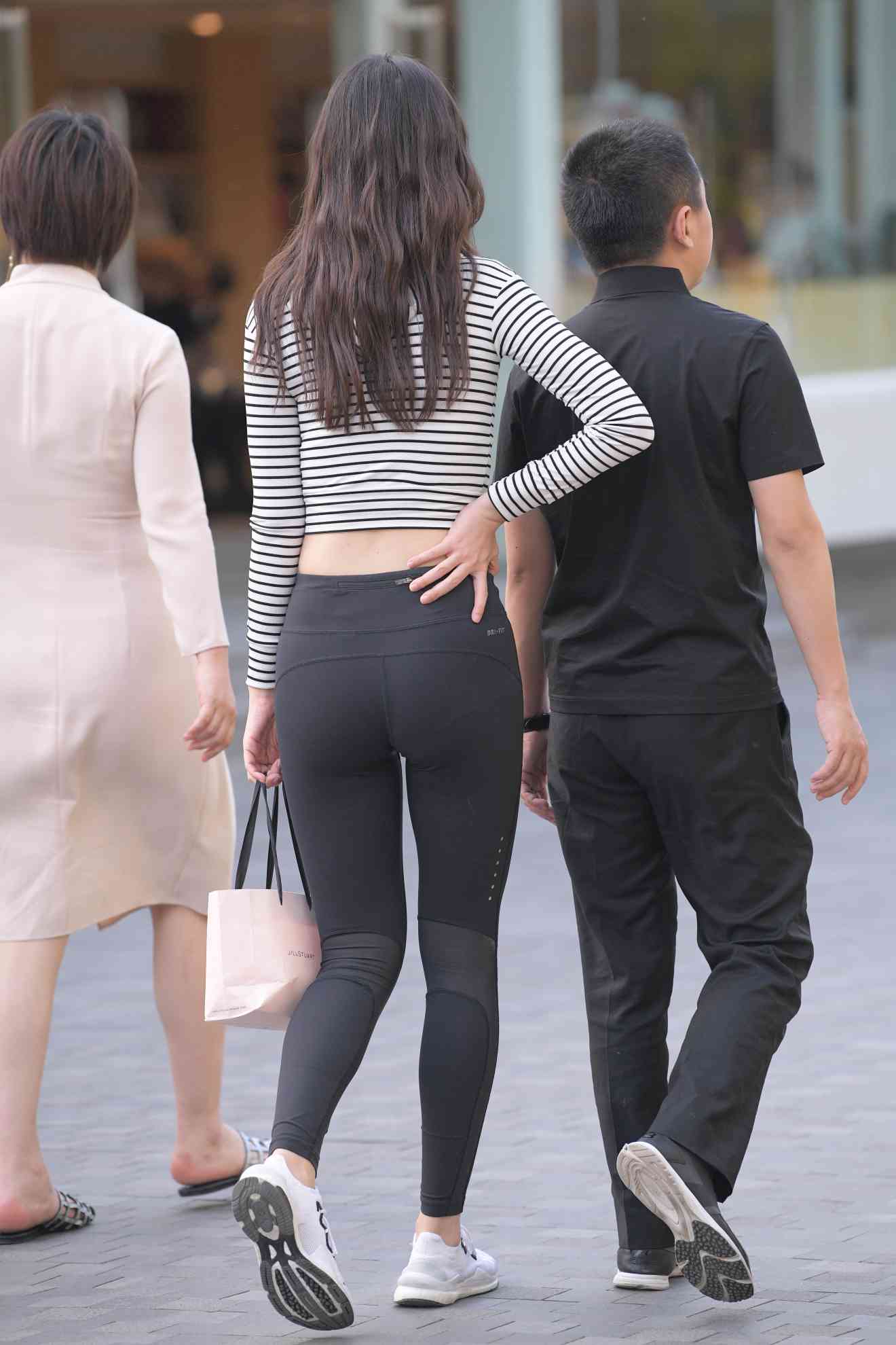 图片[3]-【免费】逛街的瑜伽裤女人【23P】04033-虎哥图库