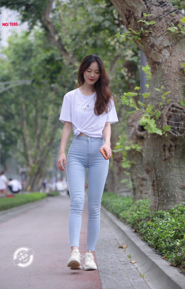 个子非常高的紧身牛仔裤女孩J2065 879P1V-25.5GB-虎哥图库