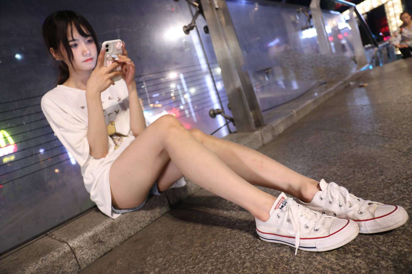 图片[3]-KTV里唱歌的长腿帆布鞋女孩【102P】20015-虎哥图库