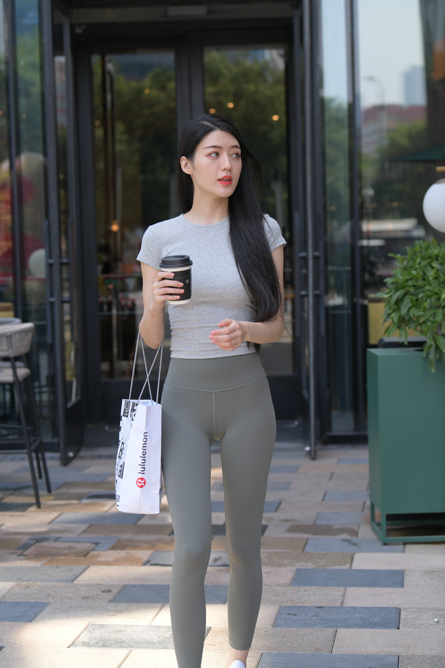 图片[4]-在外面逛街的瑜伽裤女孩J2240 449P1V-16.7GB-虎哥图库