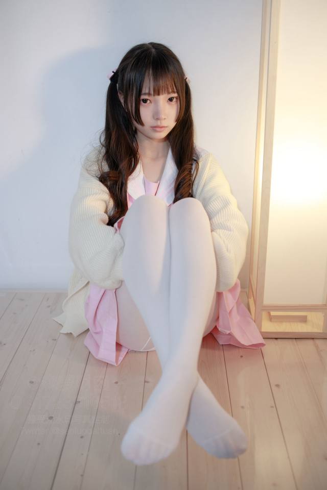 好像有什么心事的白丝双马尾女孩【59P】20022-虎哥图库
