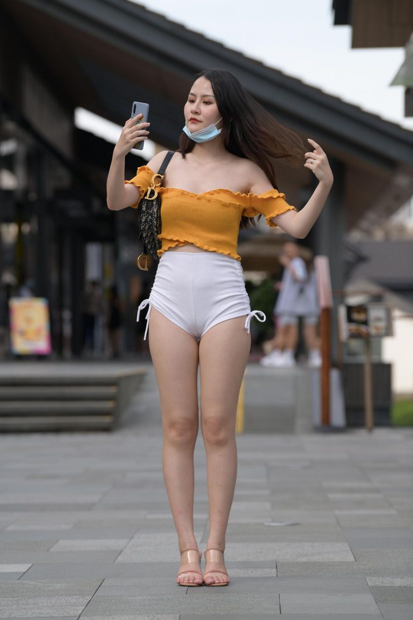 高腰白色短裤的漂亮女孩【767P】00065-虎哥图库