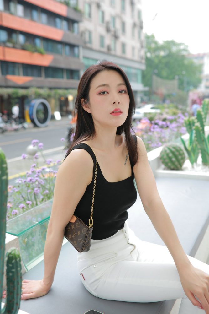 非常漂亮的白色紧身裤女孩J2055 895P2V-24.5GB-虎哥图库