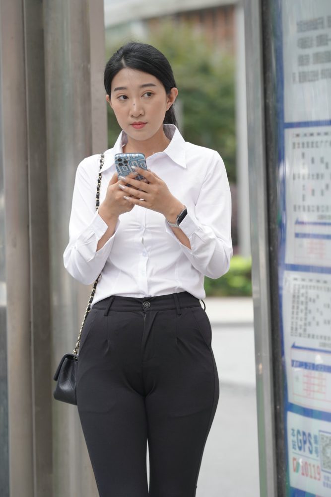 图片[3]-等公交的制服女人J2130 976P2V-29.5GB-虎哥图库