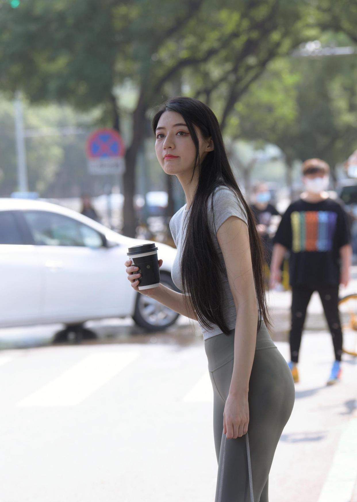 图片[3]-在外面逛街的瑜伽裤女孩J2240 449P1V-16.7GB-虎哥图库