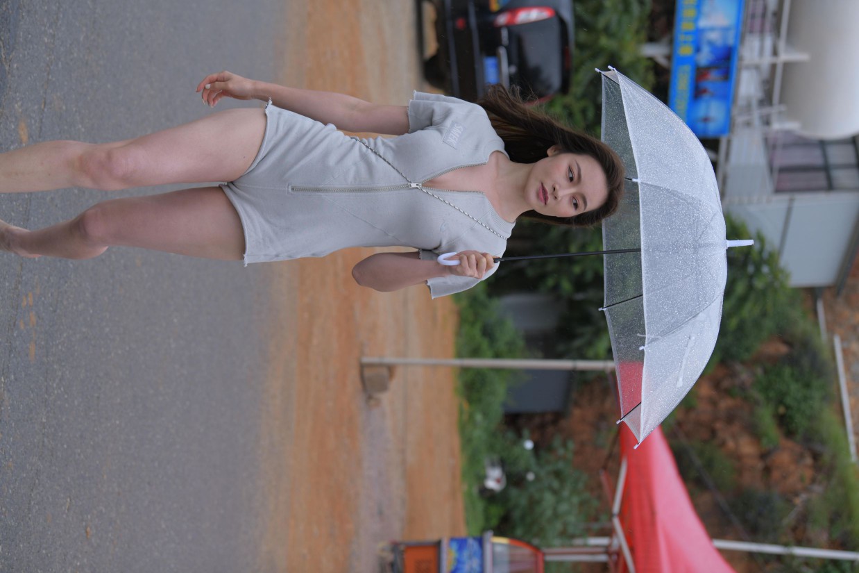 图片[5]-阴雨天在海边骑车的长发女人【156P】00044-虎哥图库