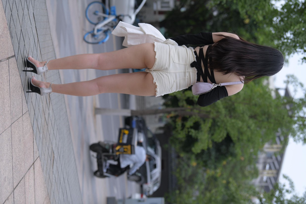图片[5]-白色短裤的女生笑的很开心【177P】00035-虎哥图库