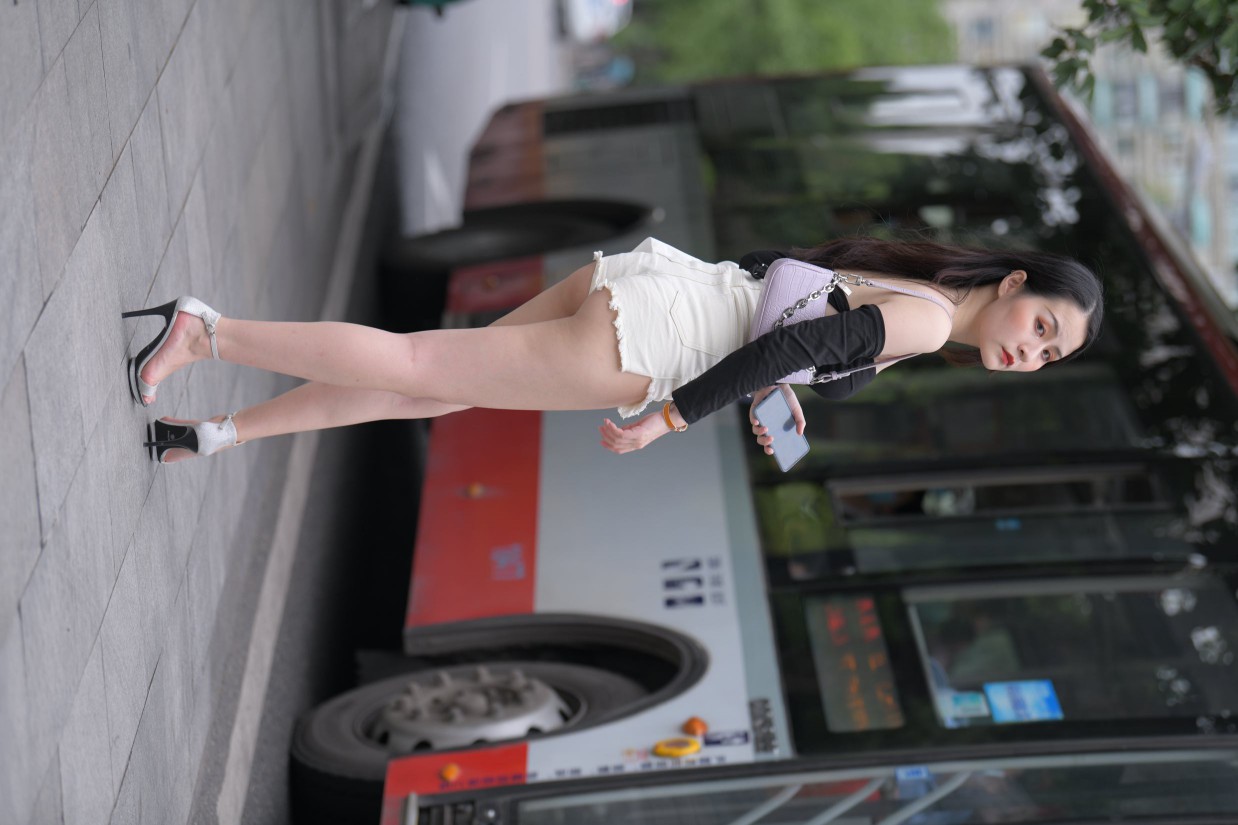 图片[3]-长发飘飘的白色热裤美丽女孩【49P】00029-虎哥图库