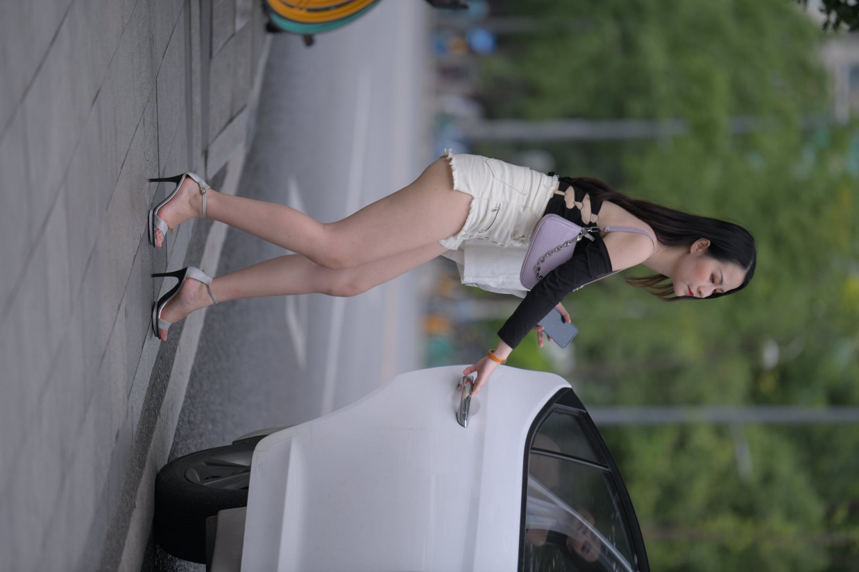 图片[6]-长发飘飘的白色热裤美丽女孩【49P】00029-虎哥图库