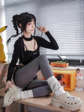 图片[9]-牛仔热裤+灰丝姑娘玩自拍-虎哥图库