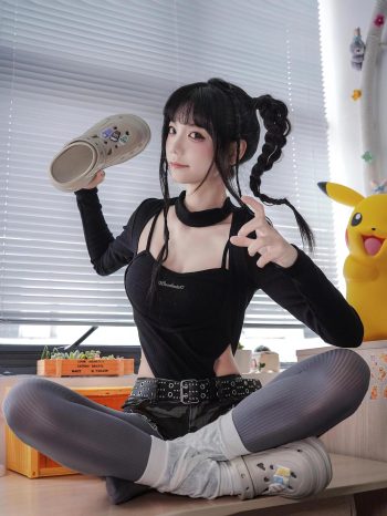 图片[10]-牛仔热裤+灰丝姑娘玩自拍-虎哥图库