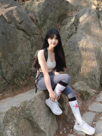 图片[7]-爱爬山的瑜伽裤MM，太甜美了！~-虎哥图库