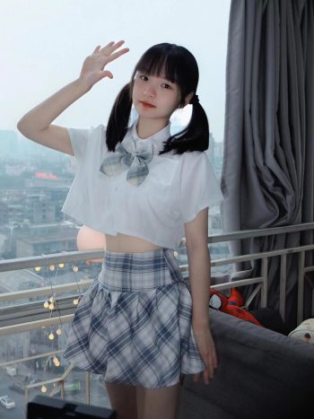 图片[6]-网格丝袜的清纯双马尾小姑娘-虎哥图库