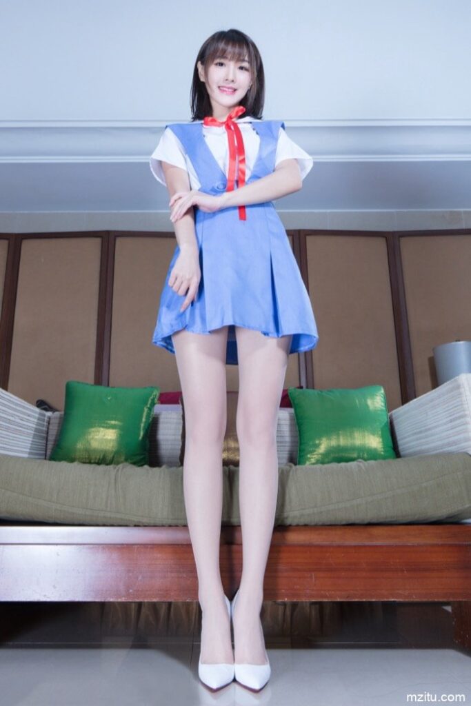 台湾妹子好甜美，一双大白腿让人移不开眼！-虎哥图库