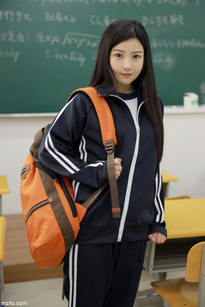 清纯校花课堂脱衣！模特徐微微童颜巨乳本色出演-虎哥图库