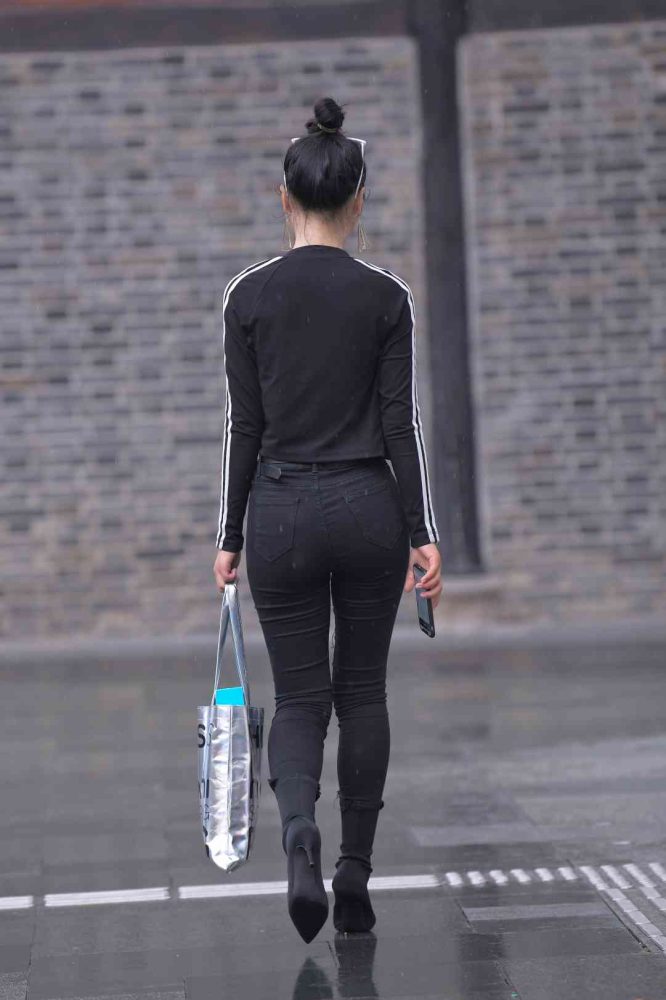 【免费】酷酷的紧身牛仔裤女人【7P】04038-虎哥图库