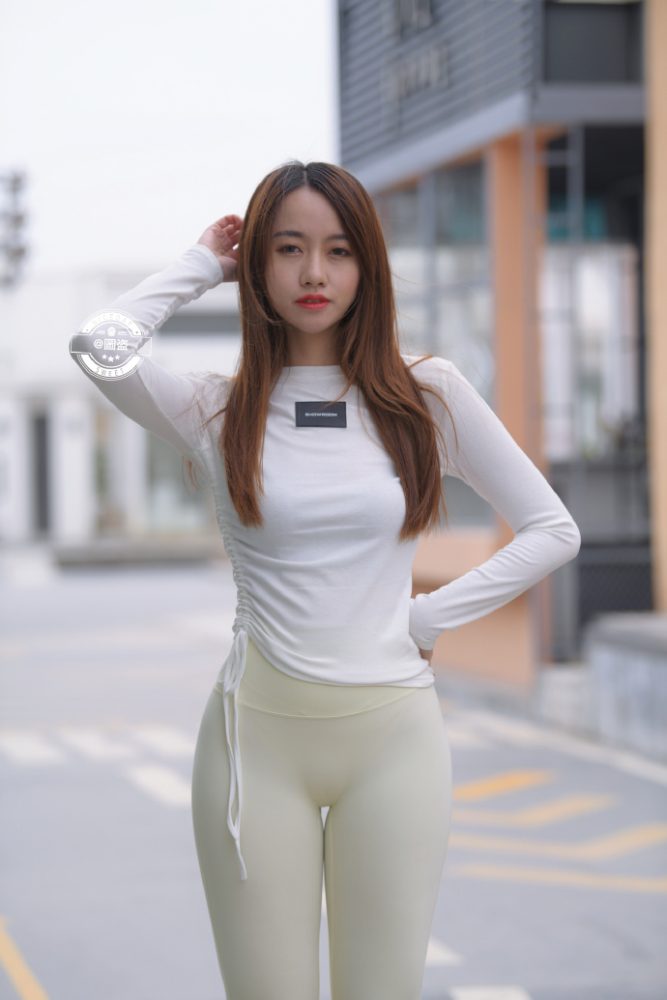 漂亮的白色瑜伽裤女孩 J1441 696P1V-21.4GB-虎哥图库