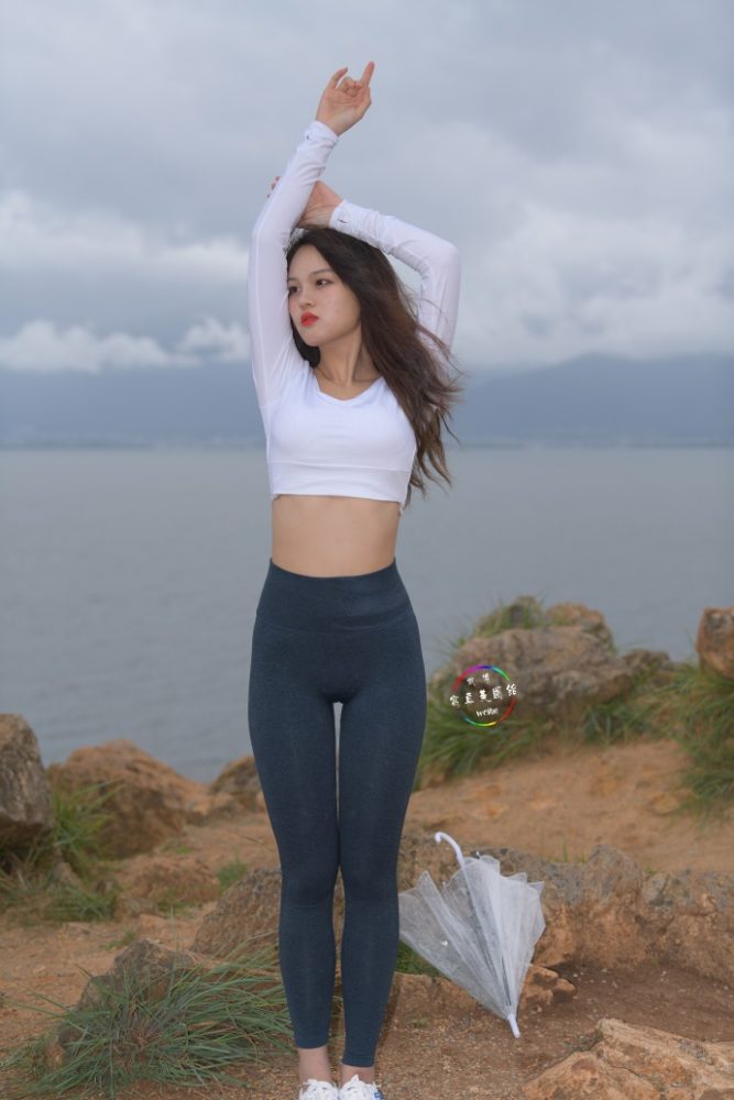 深蓝色瑜伽裤甜美女孩 J1320 514P2V-17.5GB-虎哥图库