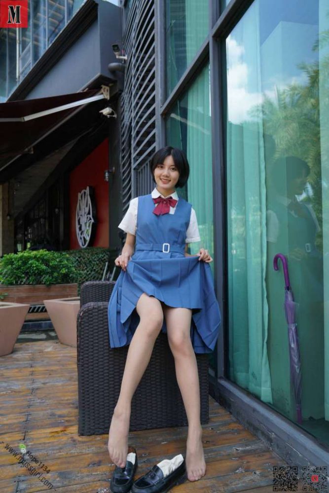 一副学生模样的短发姑娘【112P】20023-虎哥图库