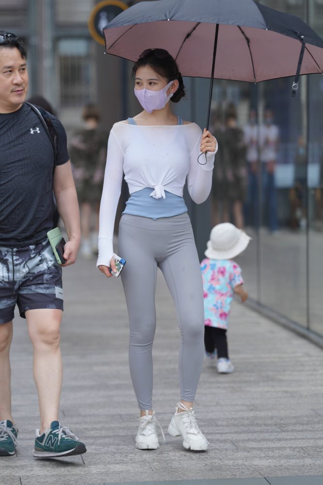 街拍逛街的瑜伽裤小女人  J2874 36P-469MB-虎哥图库