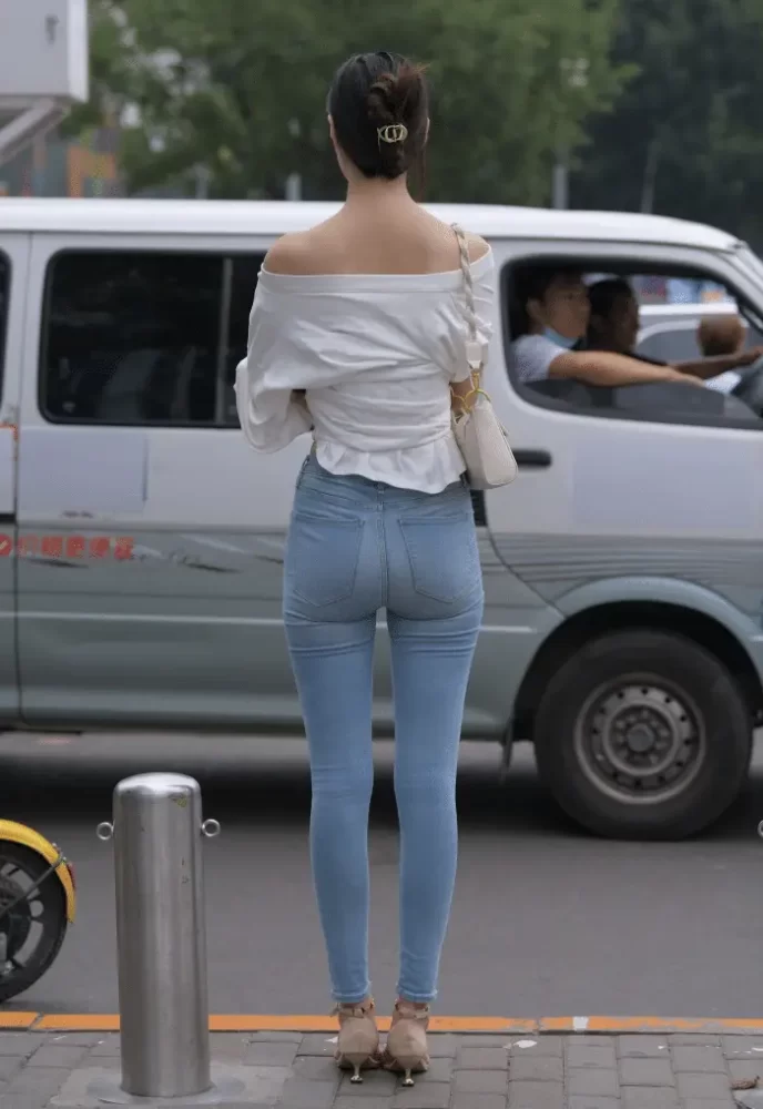 紧身牛仔裤优雅小女人J2238 322P1V-14.1GB-虎哥图库