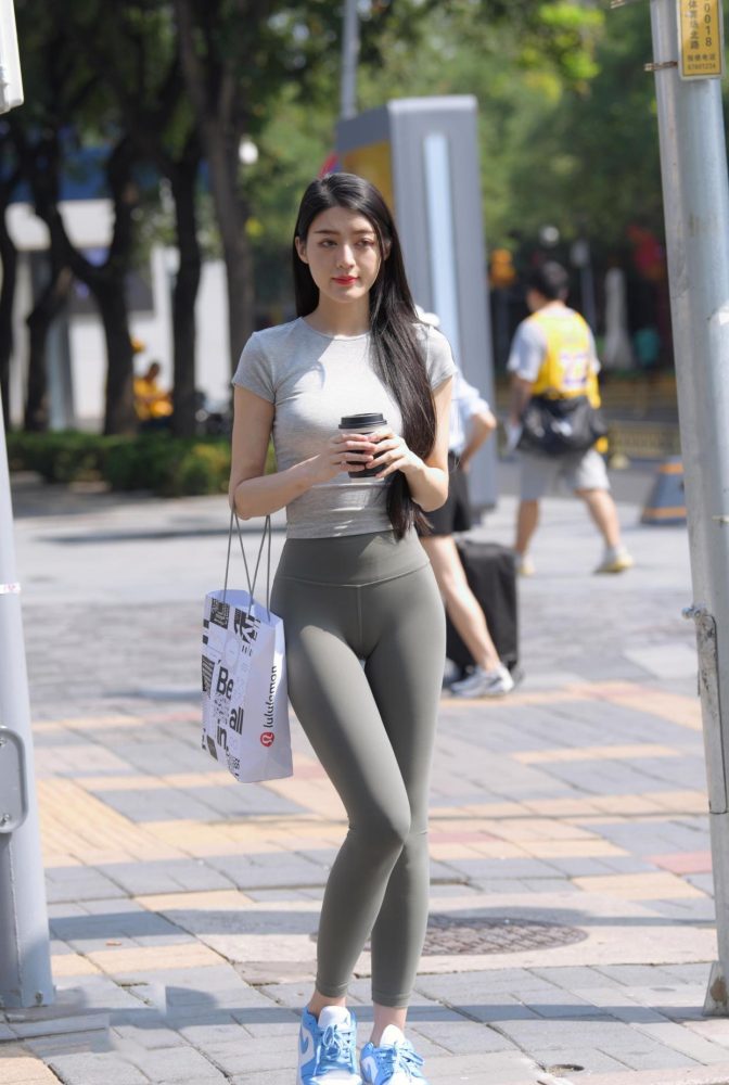 在外面逛街的瑜伽裤女孩J2240 449P1V-16.7GB-虎哥图库