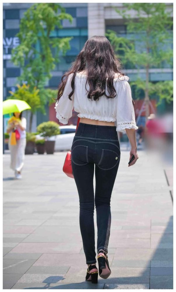 紧身牛仔裤卷发姑娘 J1726 103P-2.28GB-虎哥图库