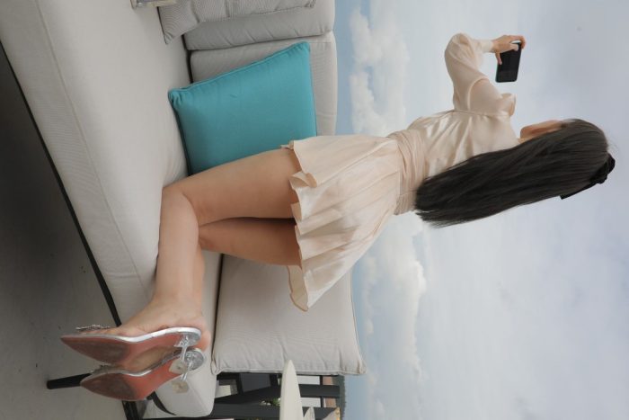 戴黑色蝴蝶结的长发女孩【369P】00027-虎哥图库