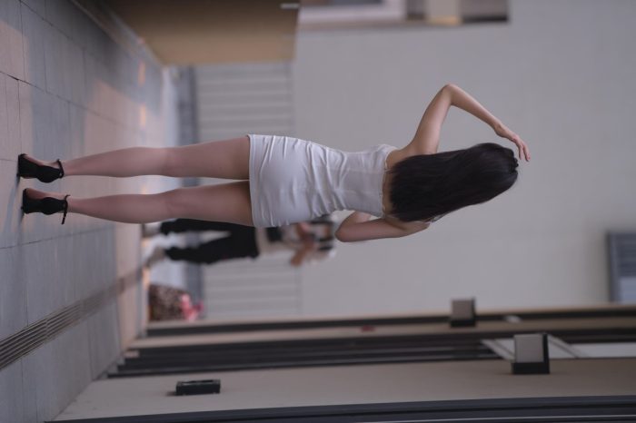 长发女孩紧身短裙特别显身材【245P】00040-虎哥图库