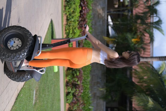 骑着平衡车的橘黄色瑜伽裤妹妹【620P】00054-虎哥图库