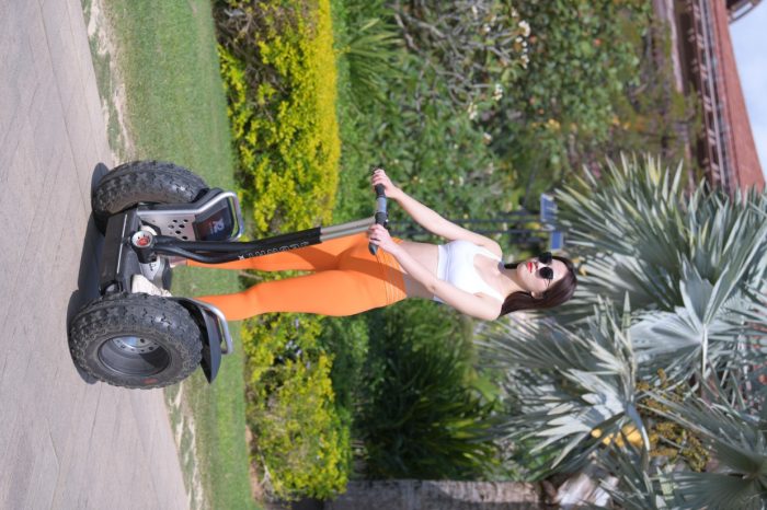 骑着平衡车的橘黄色瑜伽裤妹妹【620P】00054-虎哥图库