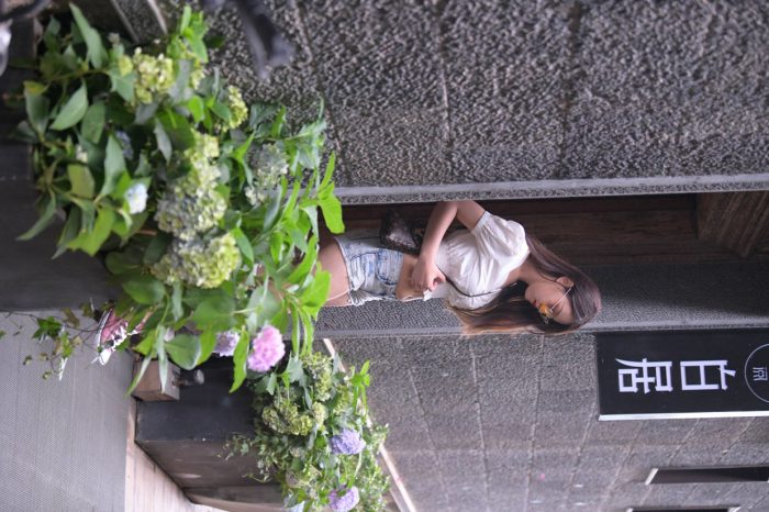 戴太阳镜的牛仔短裤紧身牛仔MM【167P】00021-虎哥图库