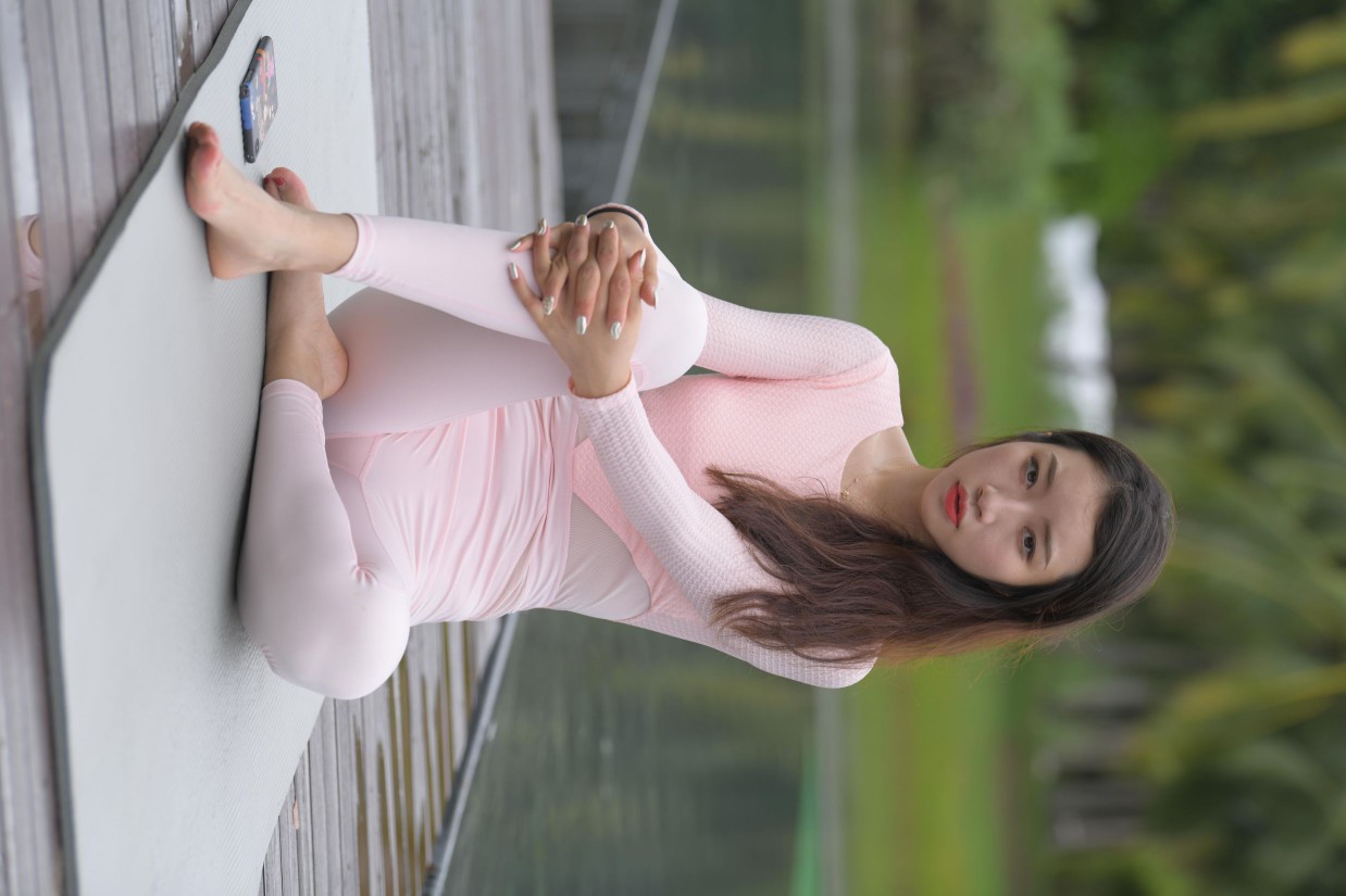 图片[7]-很漂亮眼睛也很大的白色瑜伽裤女孩【249P】00063-虎哥图库