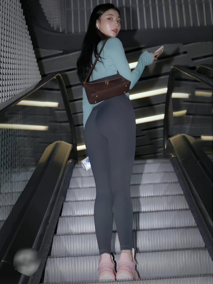 晚上逛商场的瑜伽裤漂亮女孩J2244 225P2V-15.1GB-虎哥图库