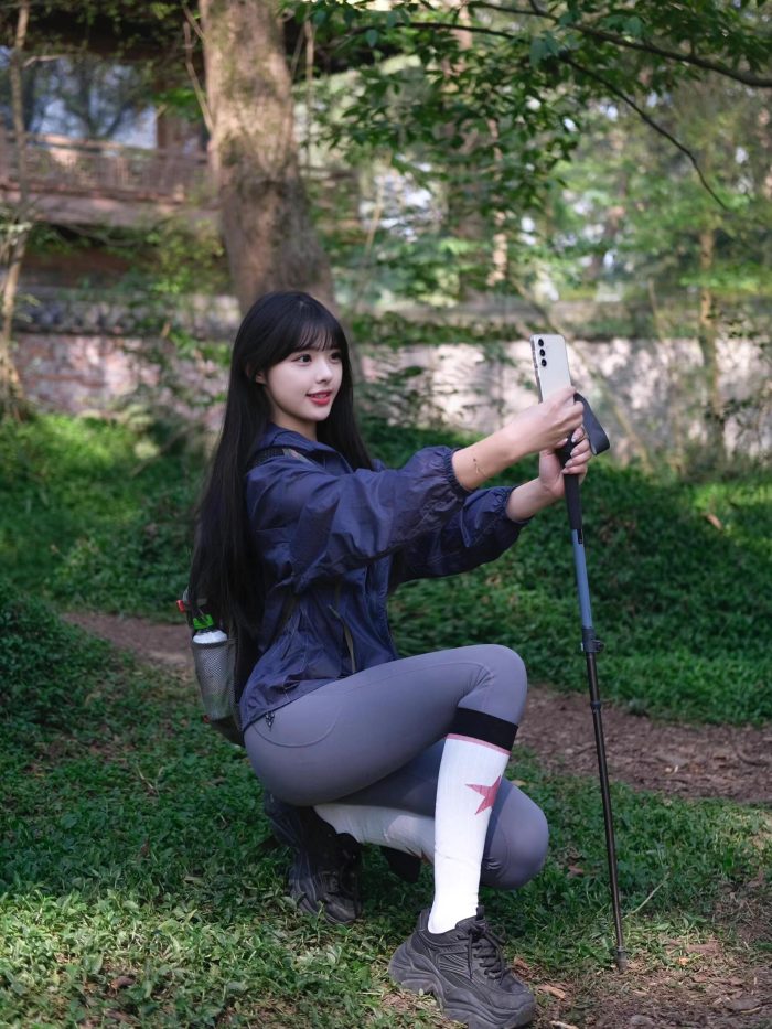 爱爬山的瑜伽裤MM，太甜美了！~-虎哥图库