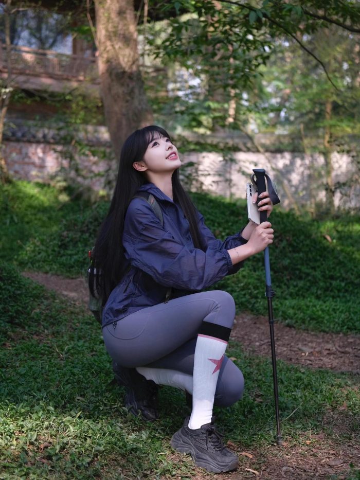 爱爬山的瑜伽裤MM，太甜美了！~-虎哥图库