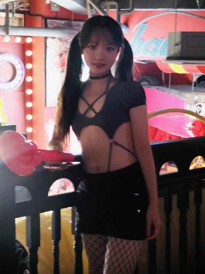 网格丝袜的清纯双马尾小姑娘-虎哥图库