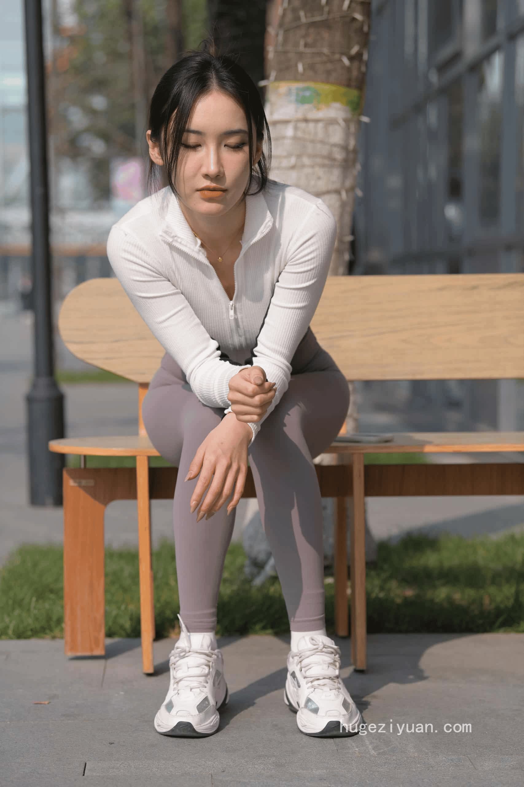 图片[3]-又飒又美的紫色瑜伽裤姑娘【701P】J8165-虎哥图库