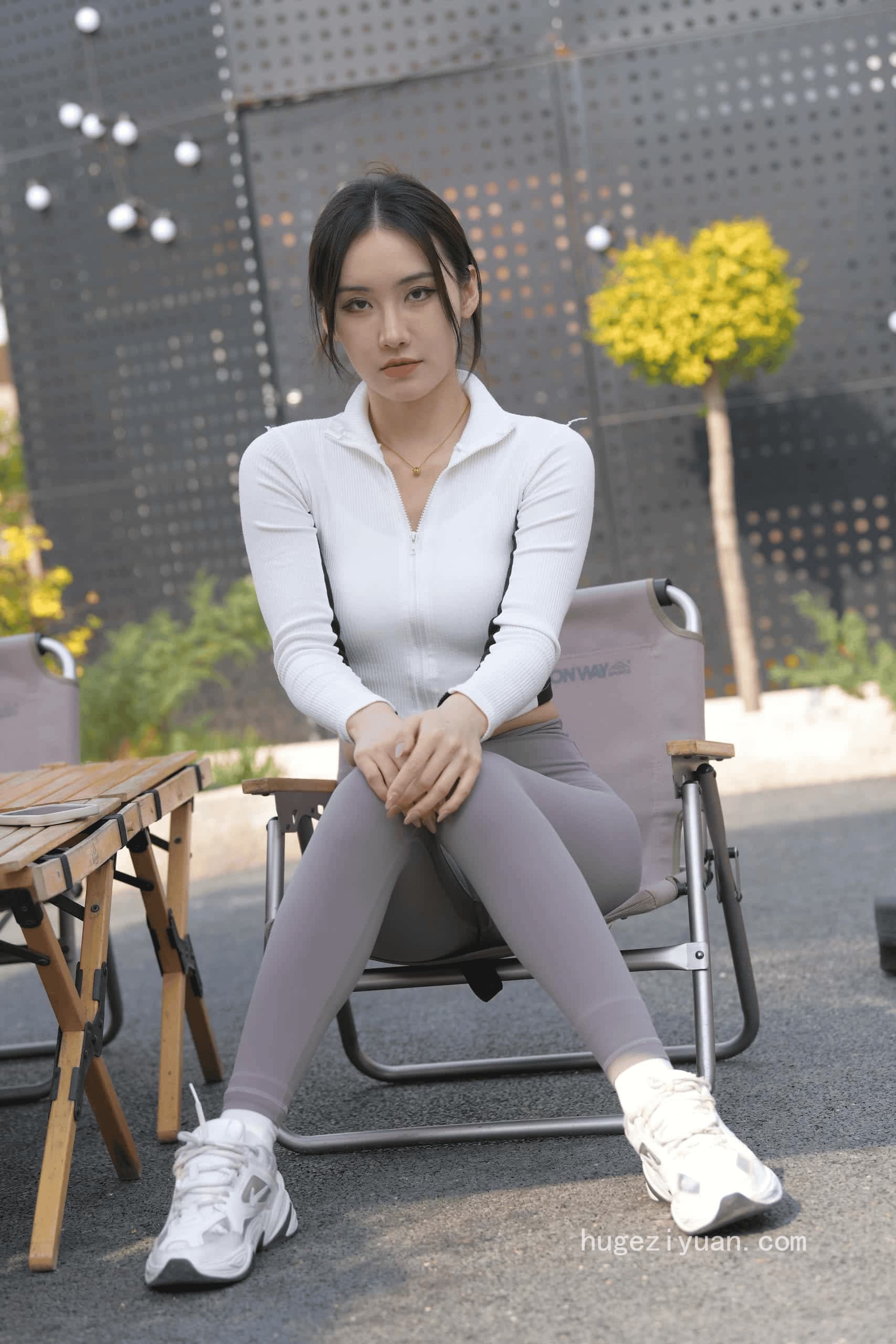 图片[5]-又飒又美的紫色瑜伽裤姑娘【701P】J8165-虎哥图库