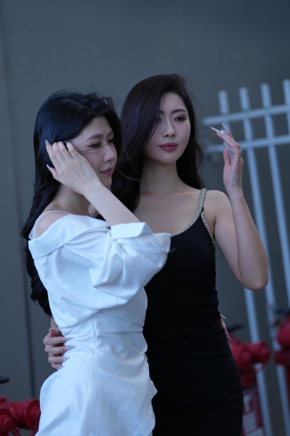 图片[2]-闺蜜间黑白搭配（50P）M85037-虎哥图库