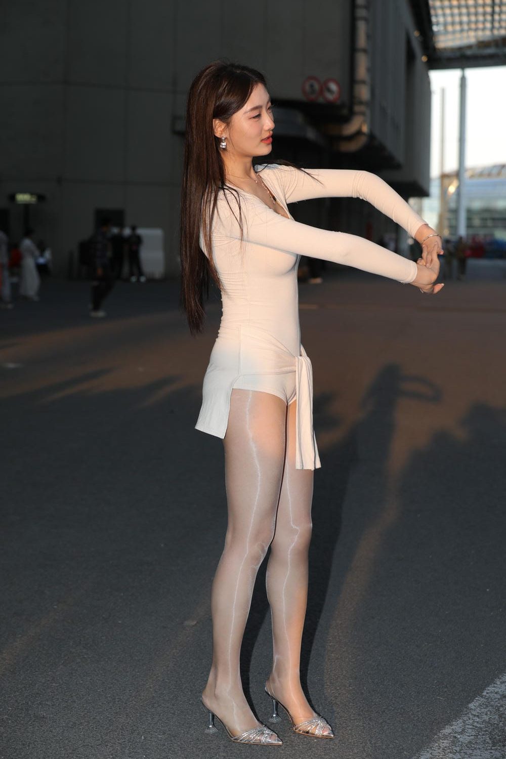 图片[3]-白色连体衣亮丝（128P）M85023-虎哥图库