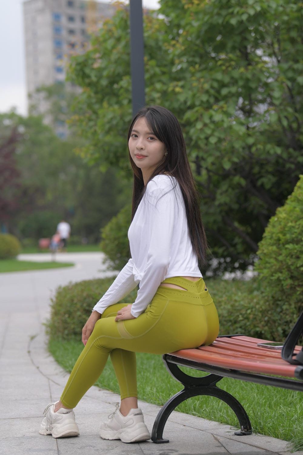 图片[2]-绿色瑜伽裤美女（933P）M87088-虎哥图库