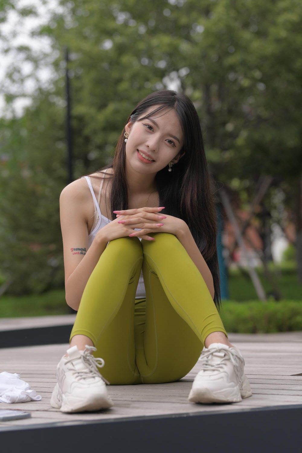 图片[4]-绿色瑜伽裤美女（933P）M87088-虎哥图库