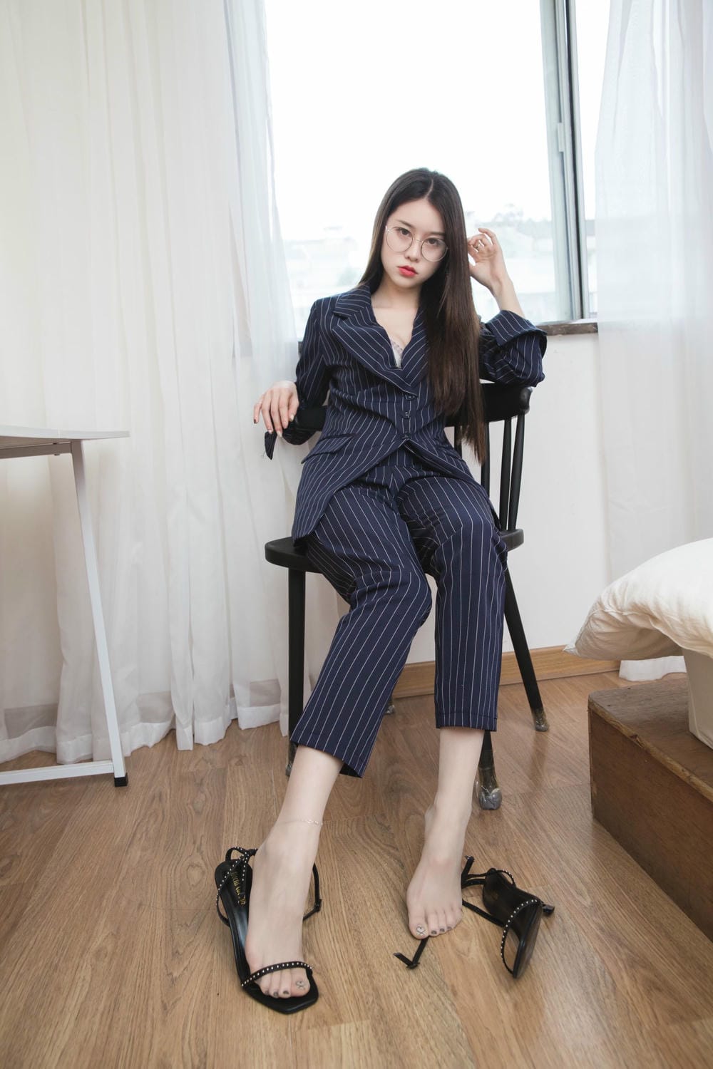 图片[4]-Sia不吃鱼 条纹职业装[128P + 1.26GB]-虎哥图库