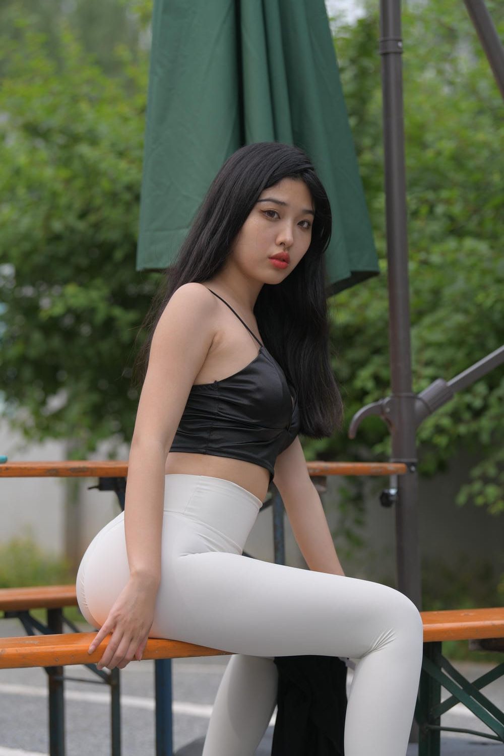 图片[3]-白色瑜伽裤黑色上衣（684P）M85012-虎哥图库