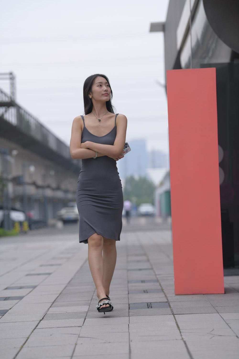 图片[4]-灰色吊带长裙女子（556P）M87057-虎哥图库