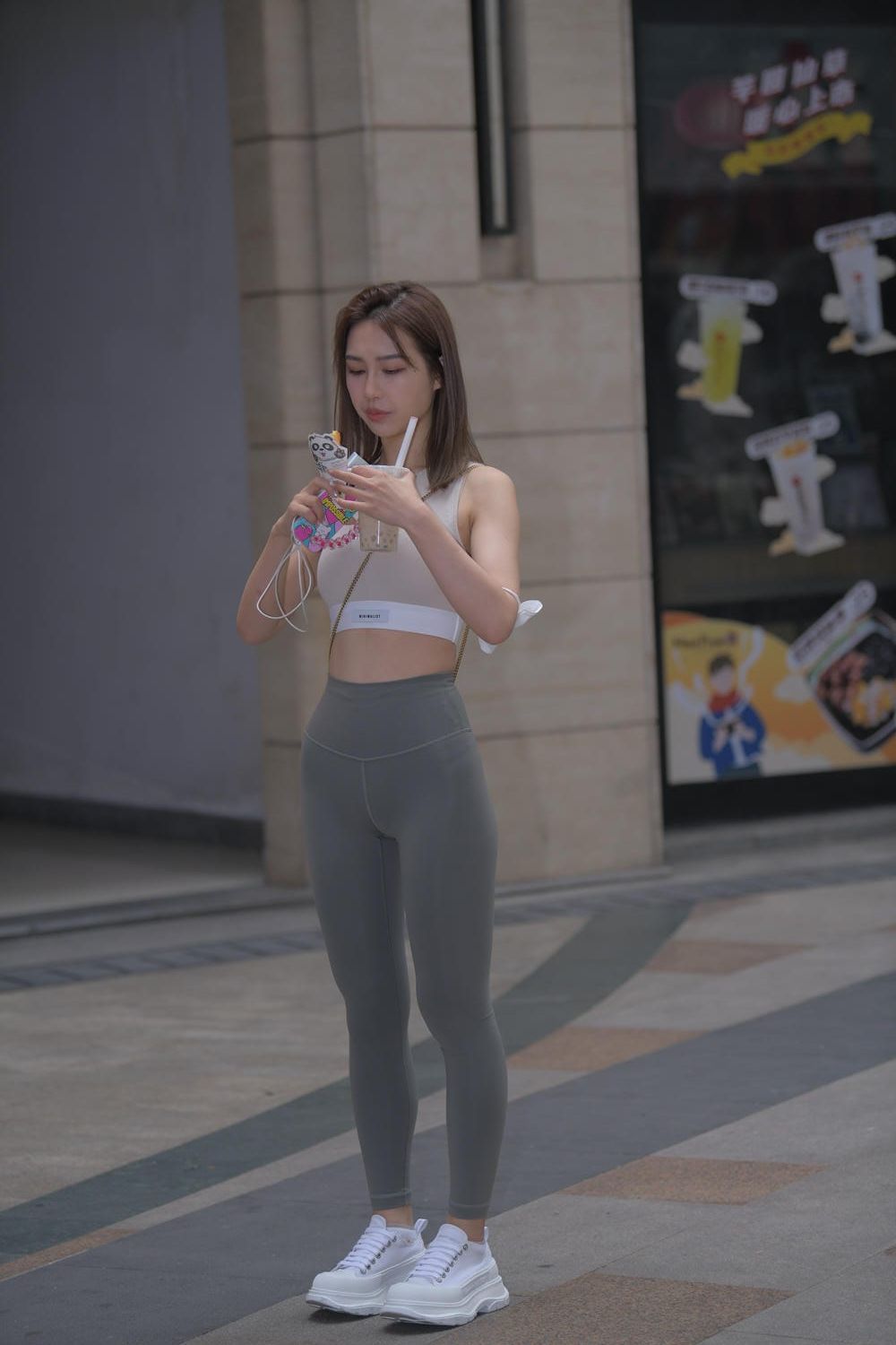 图片[3]-灰绿色瑜伽裤美女（835P）M87054-虎哥图库