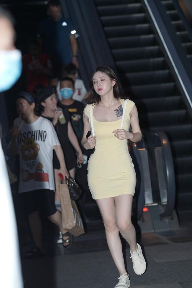 黄色紧身包臀裙美腿 【120P】P4143-虎哥图库